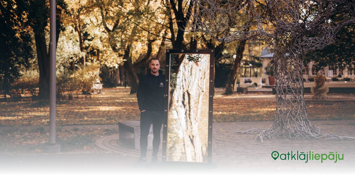 Silvestrs-Grantins-Honeywood-Liepaja-Piejuras-parks-Livu-koks.jpg